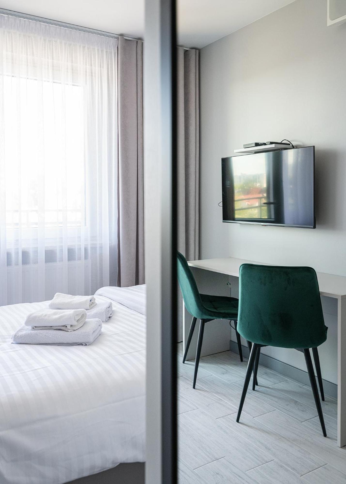 Rentplanet - Pileckiego Apartment Warschau