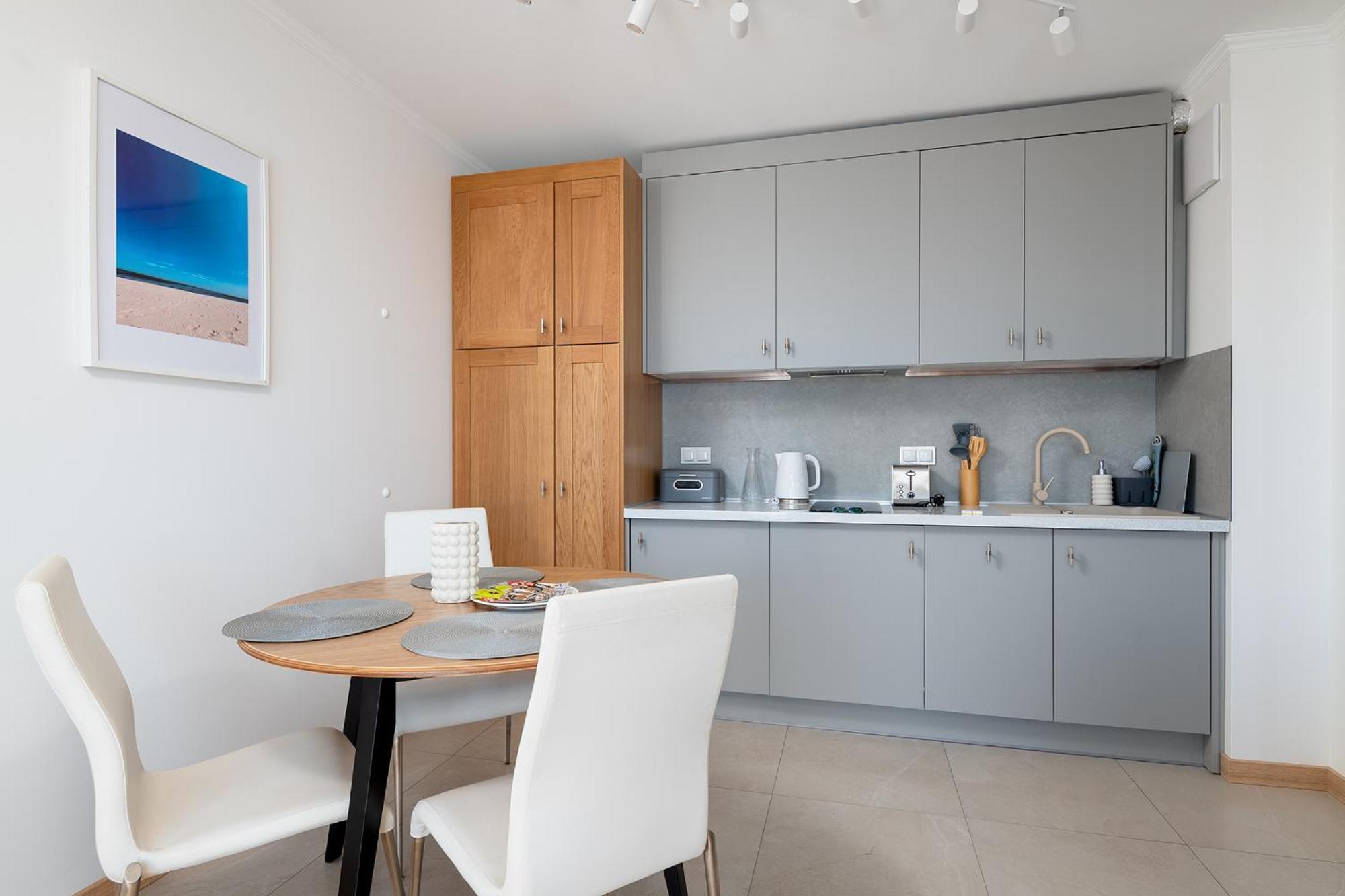 Rentplanet - Pileckiego Apartment Warschau